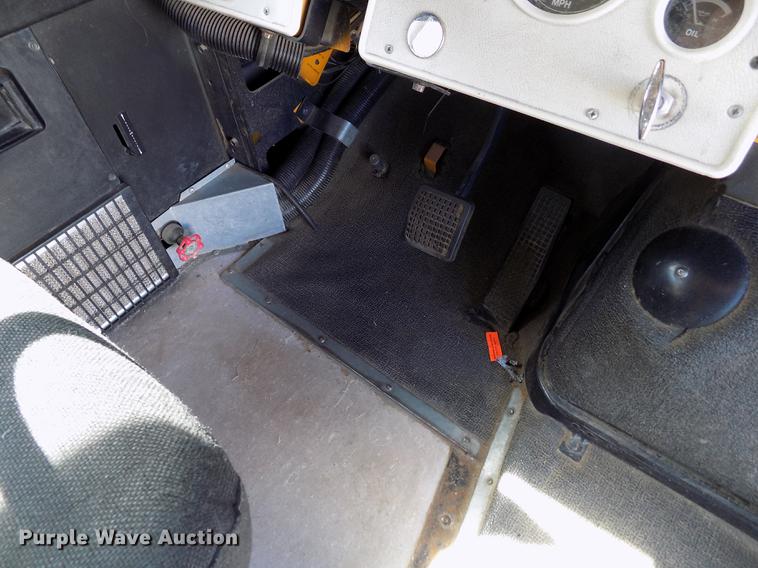 image for item ER9183 1993 Ford B700 school bus