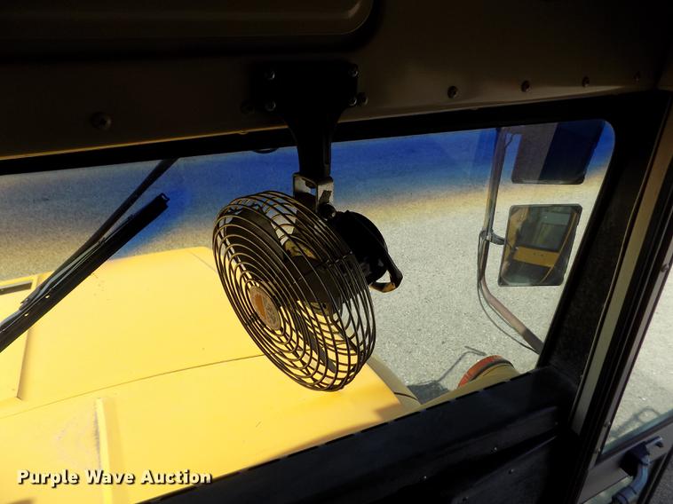 image for item ER9183 1993 Ford B700 school bus