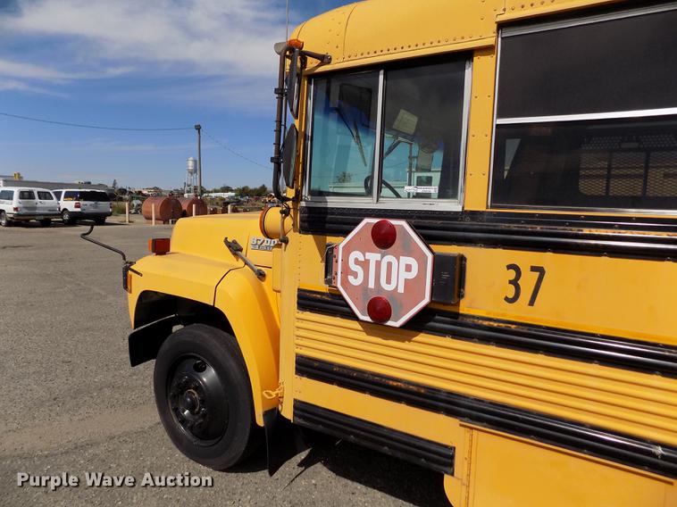 image for item ER9183 1993 Ford B700 school bus