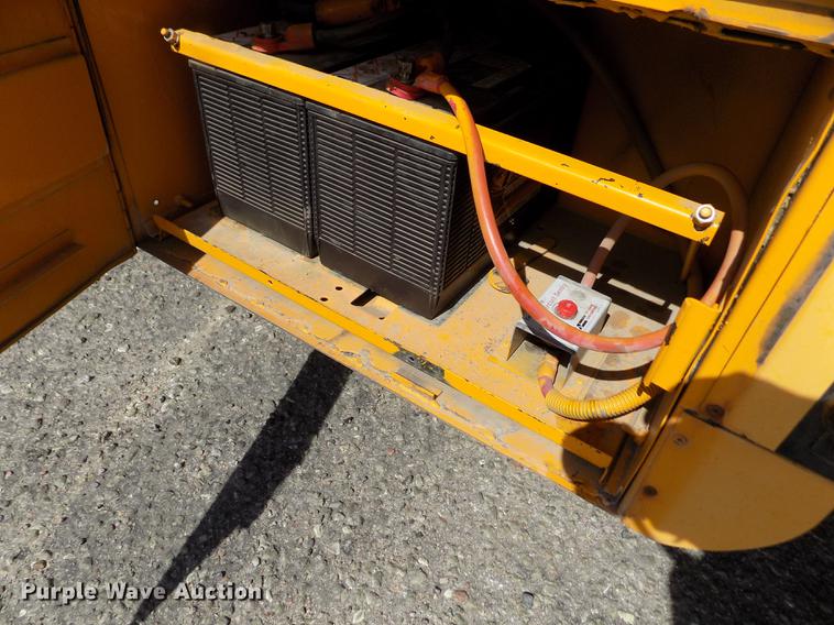 image for item ER9183 1993 Ford B700 school bus