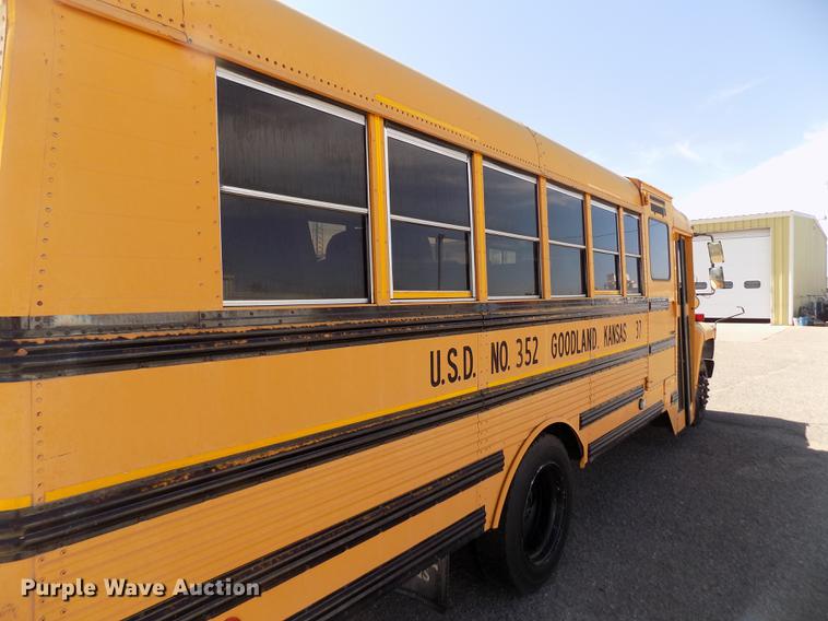 image for item ER9183 1993 Ford B700 school bus
