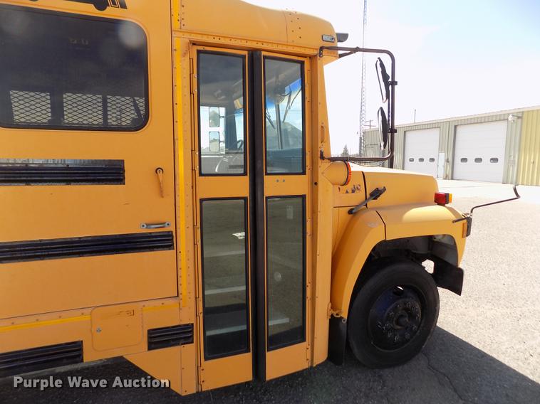 image for item ER9183 1993 Ford B700 school bus