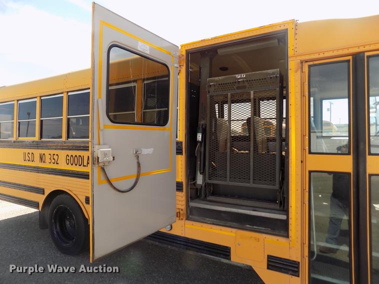 image for item ER9183 1993 Ford B700 school bus