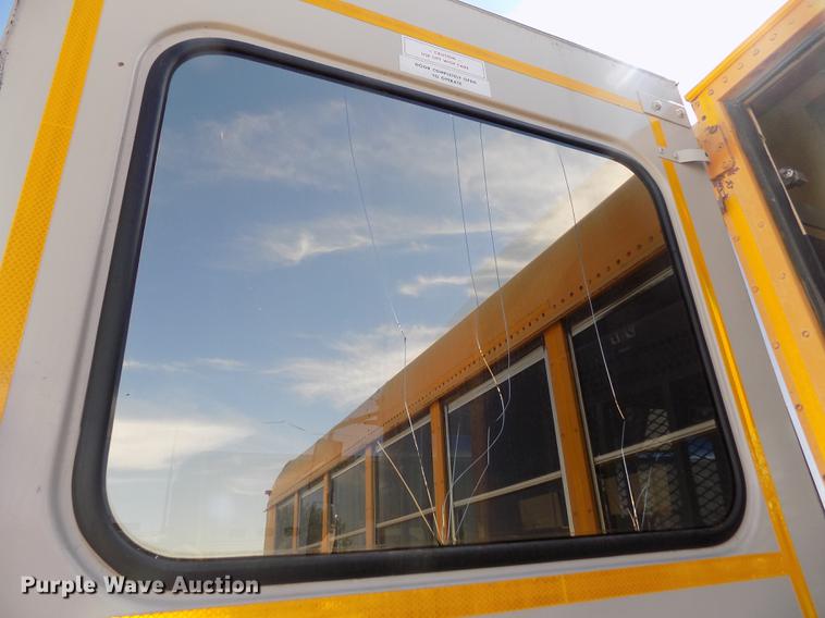 image for item ER9183 1993 Ford B700 school bus