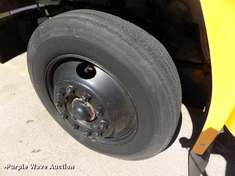 image for item ER9183 1993 Ford B700 school bus