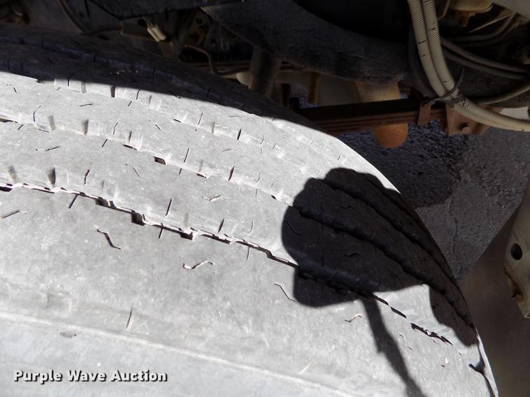 image for item ER9183 1993 Ford B700 school bus