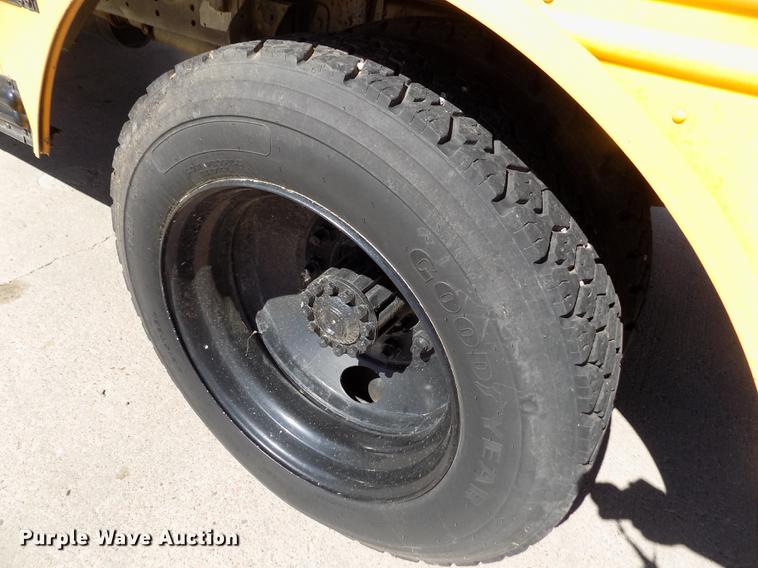 image for item ER9183 1993 Ford B700 school bus