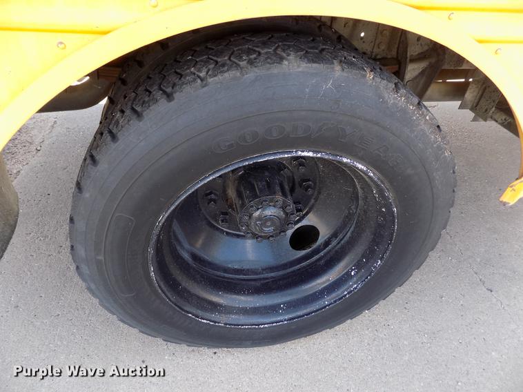 image for item ER9183 1993 Ford B700 school bus