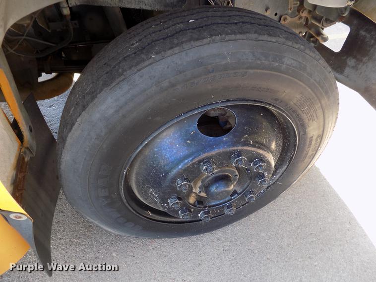 image for item ER9183 1993 Ford B700 school bus