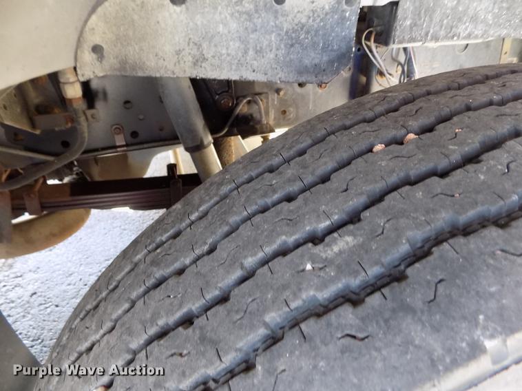 image for item ER9183 1993 Ford B700 school bus