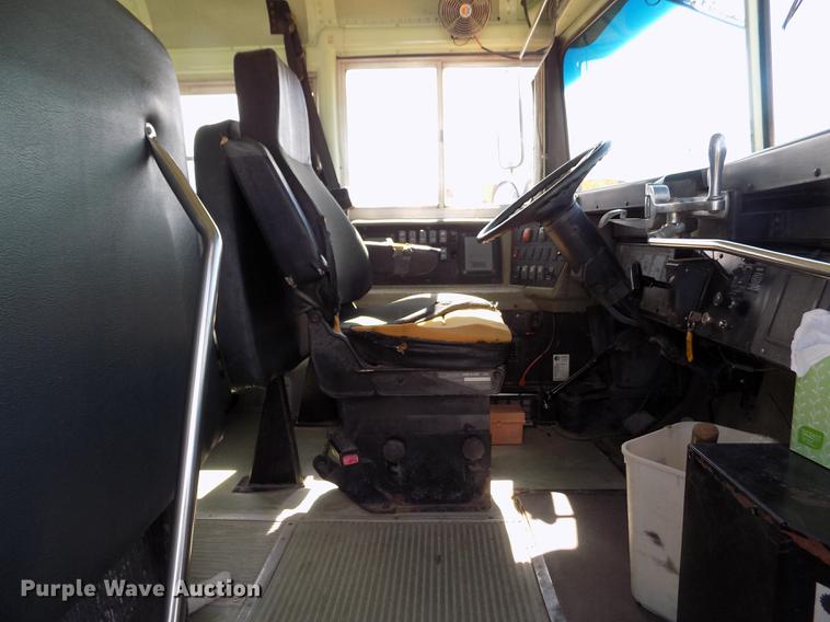 image for item ER9184 1999 International 3800 school bus