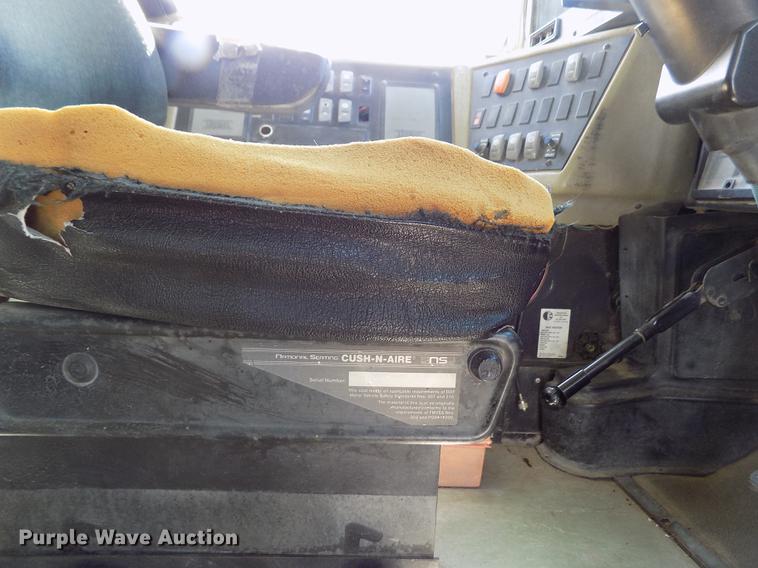 image for item ER9184 1999 International 3800 school bus