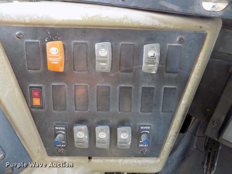 image for item ER9184 1999 International 3800 school bus