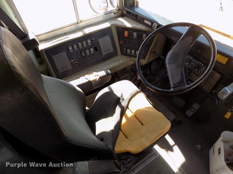 image for item ER9184 1999 International 3800 school bus