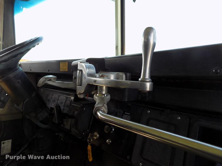 image for item ER9184 1999 International 3800 school bus