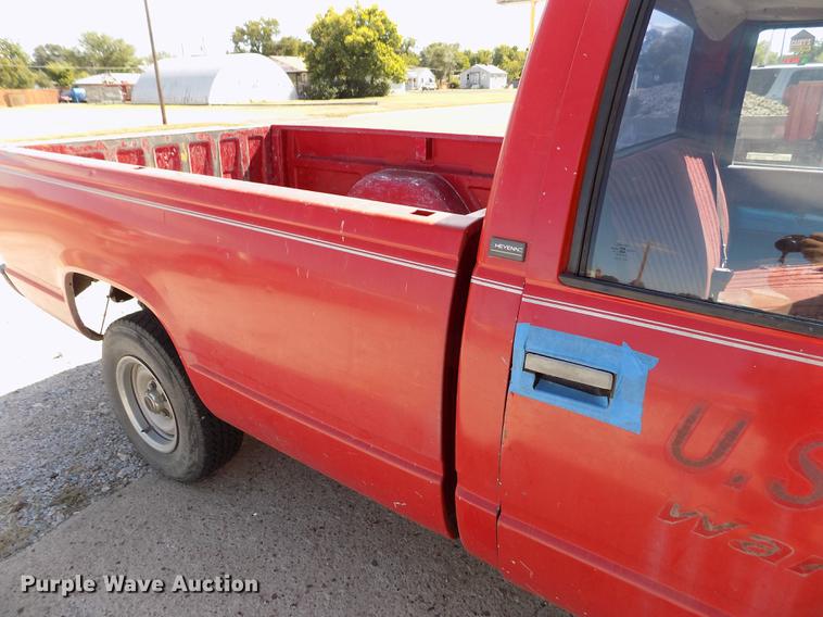 image for item ER9186 1991 Chevrolet Cheyenne 1500 pickup truck