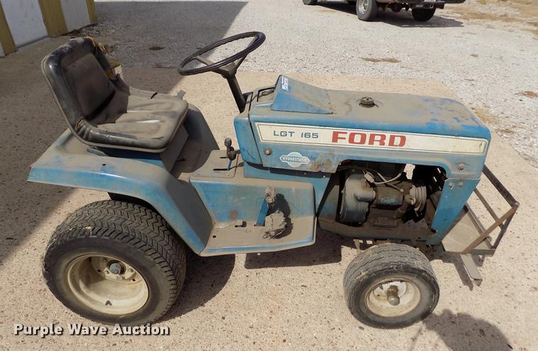 image for item ER9187 Ford LGT165 tractor