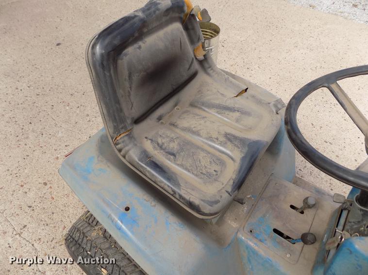 image for item ER9187 Ford LGT165 tractor