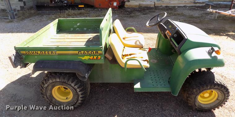 image for item ER9191 1995 John Deere 4X2 Gator utility vehicle