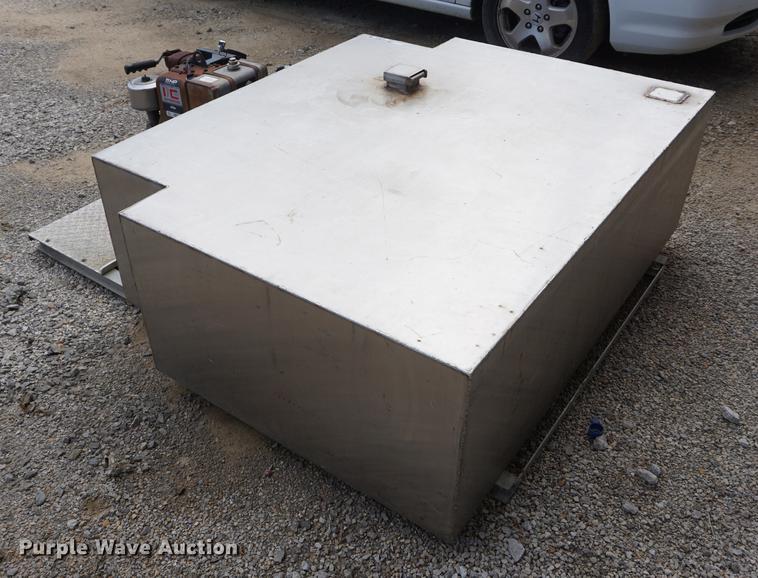 image for item EU9070 250 gallon stainless steel tank