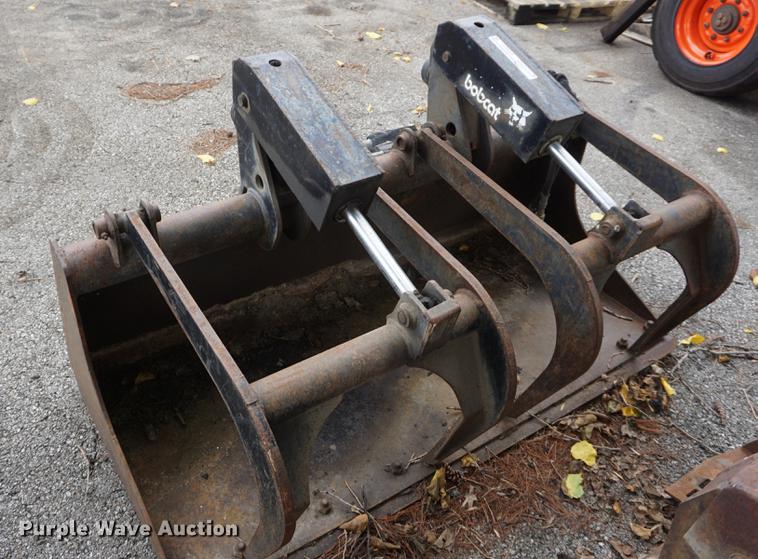 Bobcat skid steer grapple bucket in Overland Park, KS Item EU9072 sold Purple Wave