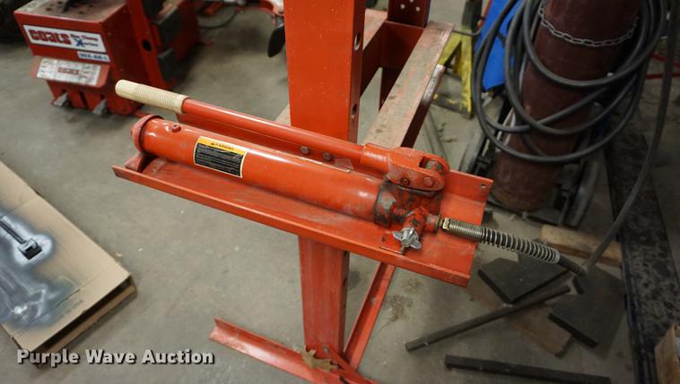 image for item EU9094 Banner press