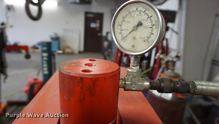 image for item EU9094 Banner press