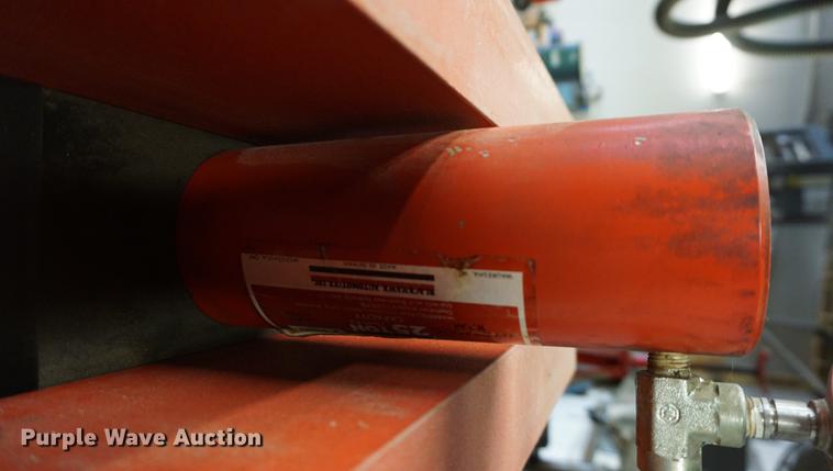 image for item EU9094 Banner press