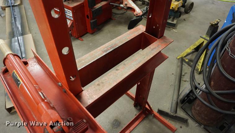 image for item EU9094 Banner press