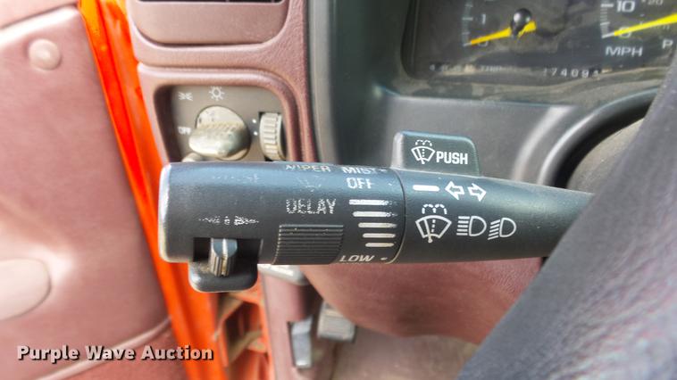 image for item EX9248 1996 Chevrolet Suburban 1500 SUV