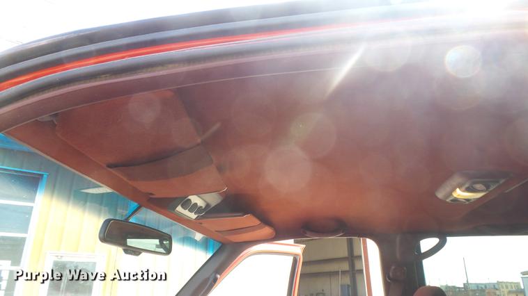 image for item EX9248 1996 Chevrolet Suburban 1500 SUV