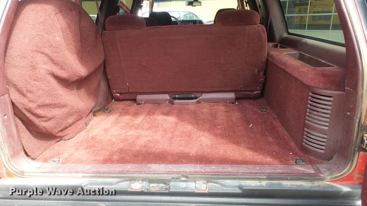 image for item EX9248 1996 Chevrolet Suburban 1500 SUV