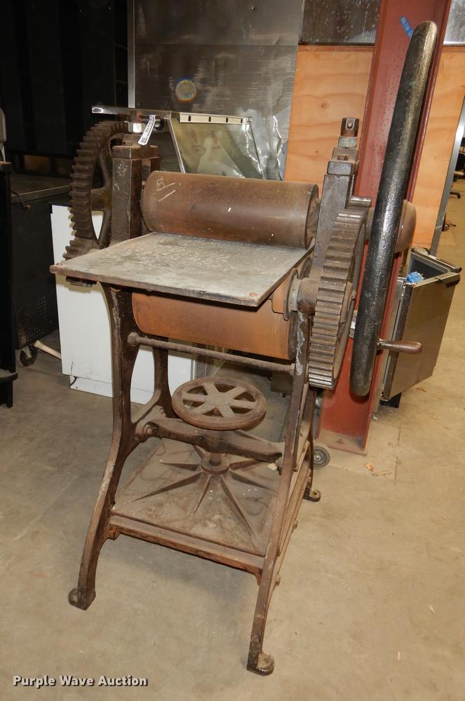 image for item FC9376 Rolling press