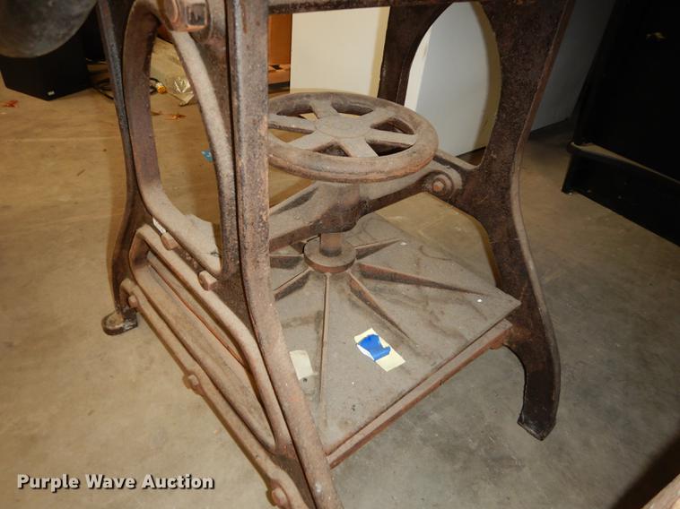 image for item FC9376 Rolling press