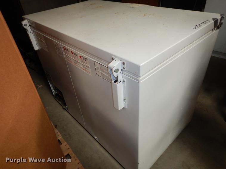 image for item FC9377 Whirlpool chest freezer
