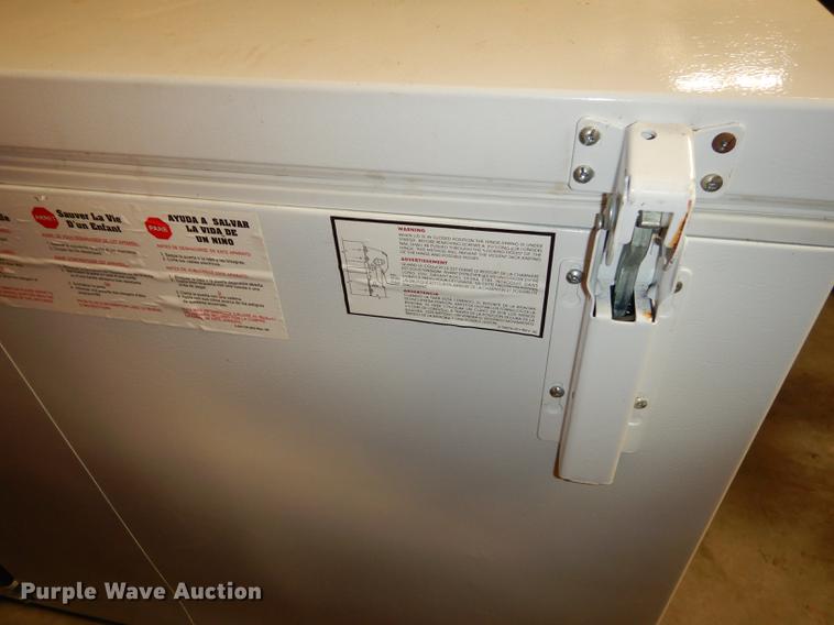 image for item FC9377 Whirlpool chest freezer