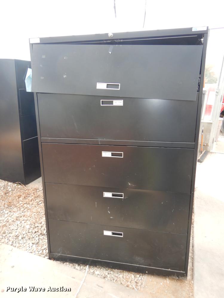 image for item FC9386 (8) metal file cabinets