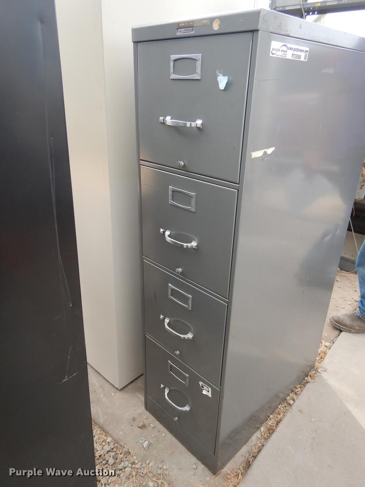 image for item FC9386 (8) metal file cabinets