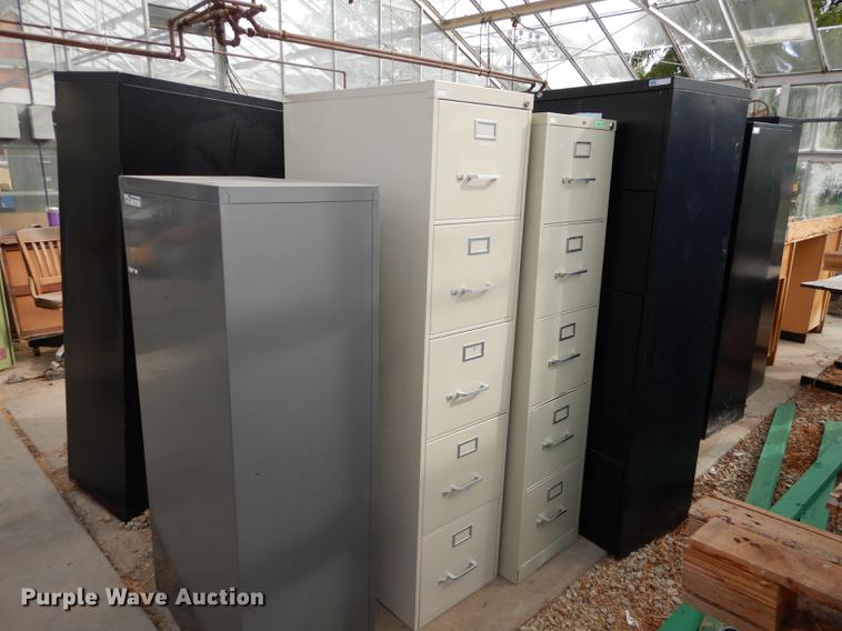 image for item FC9386 (8) metal file cabinets