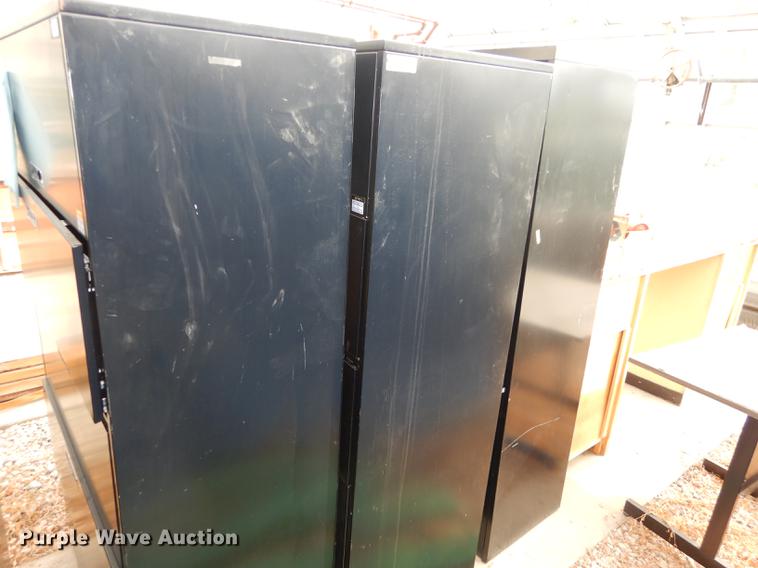 image for item FC9386 (8) metal file cabinets