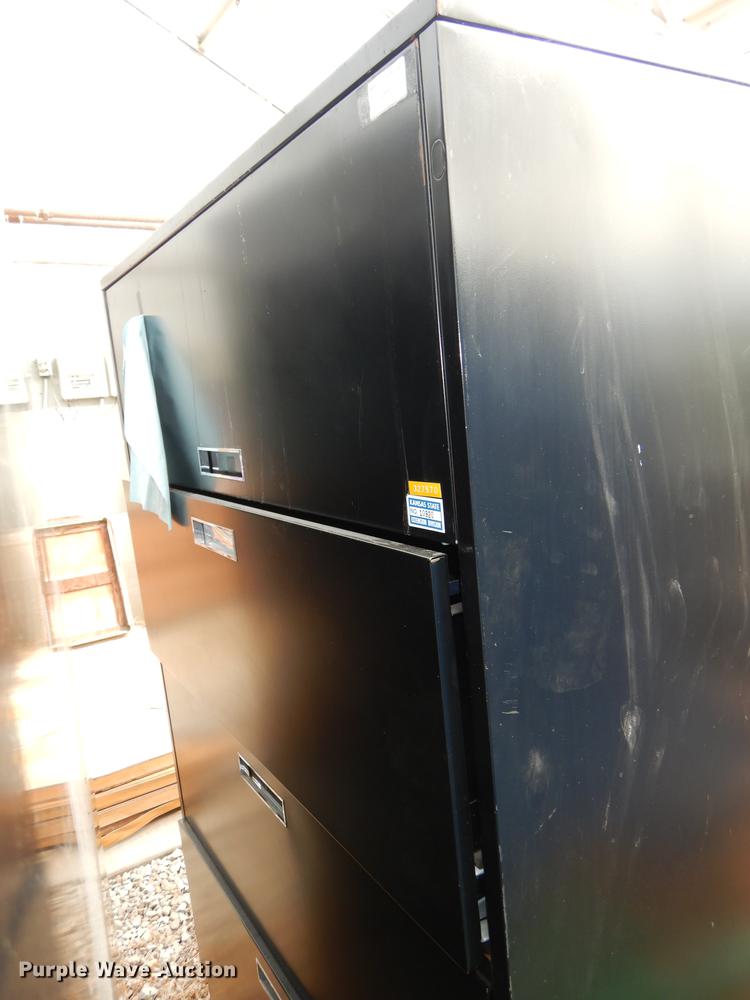 image for item FC9386 (8) metal file cabinets