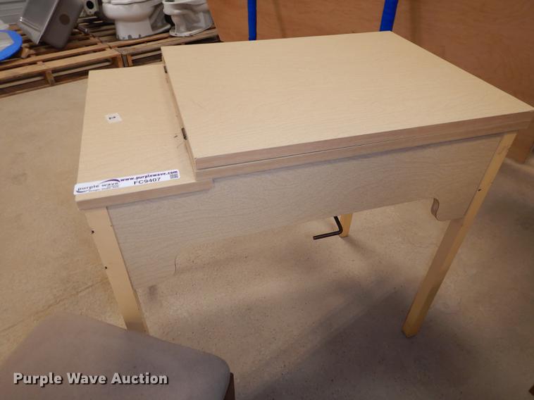 Bernina sewing machine in Lawrence, KS Item FC9410 sold Purple Wave