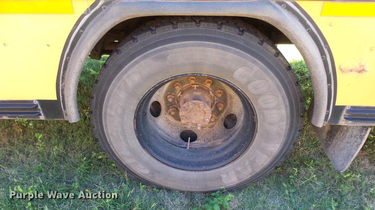 image for item FO9136 1995 Blue Bird TC2000 school bus