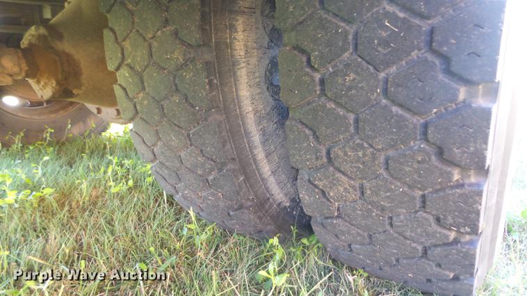 image for item FO9136 1995 Blue Bird TC2000 school bus