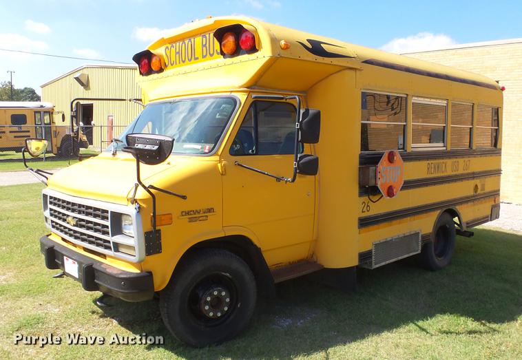 image for item FO9139 1993 Chevrolet G30 school bus