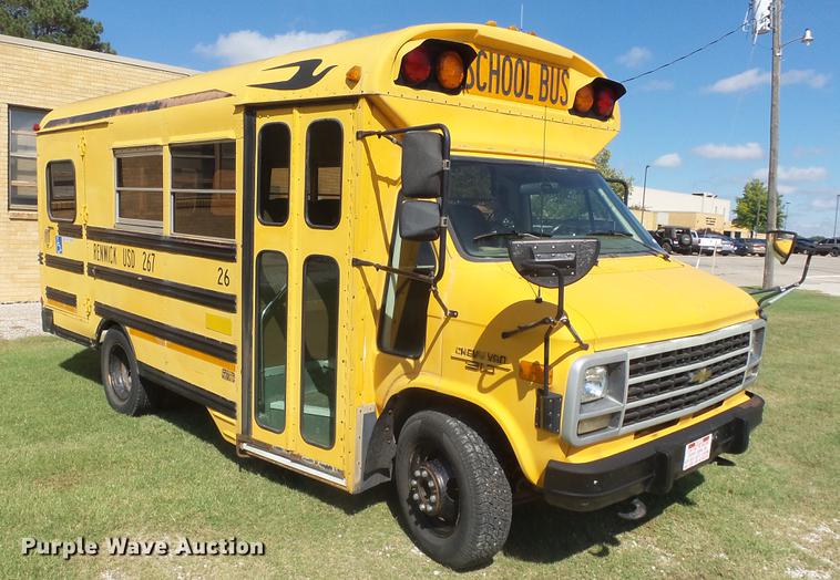 image for item FO9139 1993 Chevrolet G30 school bus