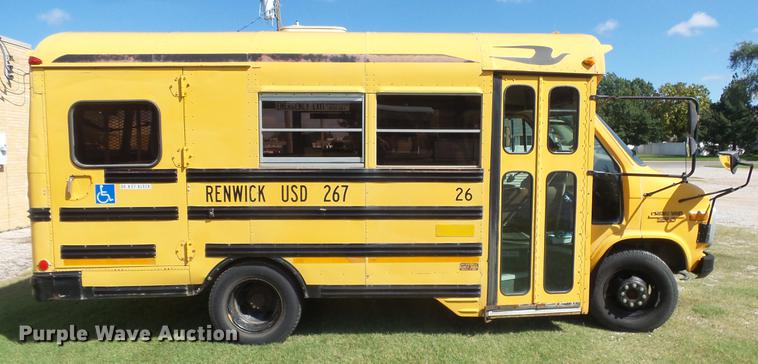 image for item FO9139 1993 Chevrolet G30 school bus