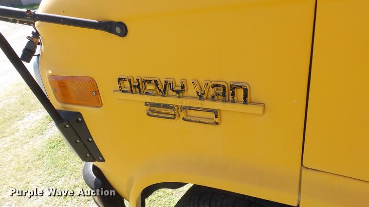 image for item FO9139 1993 Chevrolet G30 school bus