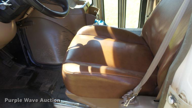 image for item FO9139 1993 Chevrolet G30 school bus