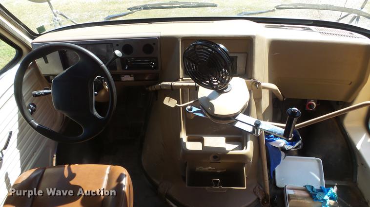 image for item FO9139 1993 Chevrolet G30 school bus